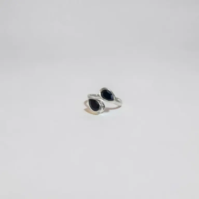 Anel em Prata 925 com Ônix - Força e Proteção