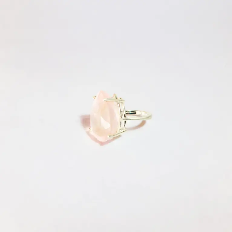 Anel em Prata 925 com Quartzo Rosa - O Poder do Amor Incondicional